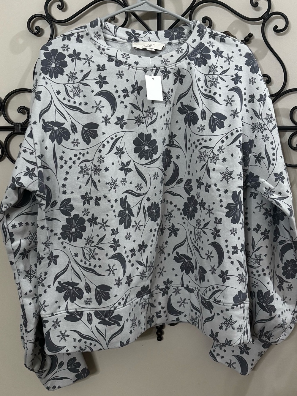 Loft ladies pullover size medium